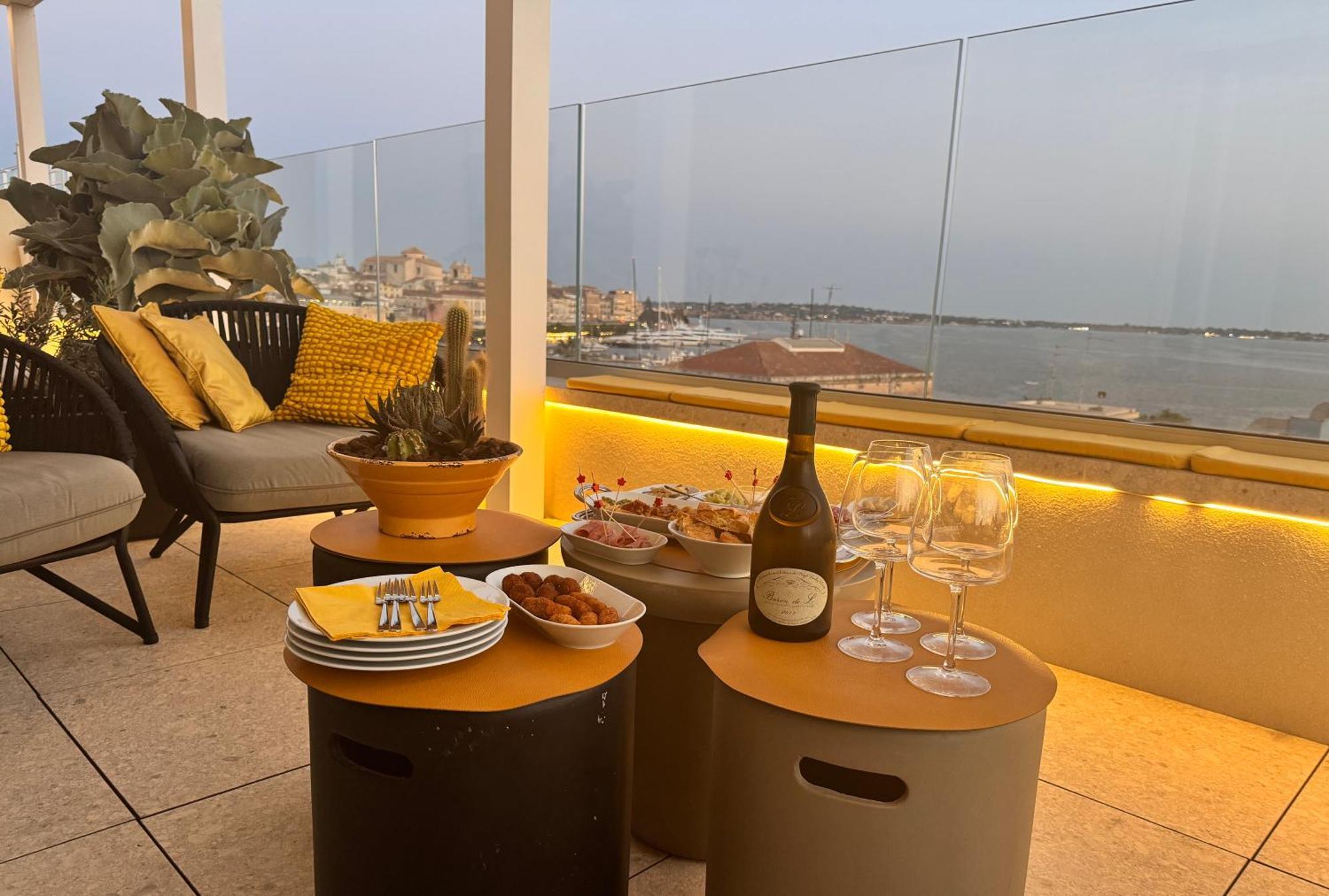 La Terrazza Sul Porto Bed and Breakfast Syrakusa Exteriör bild